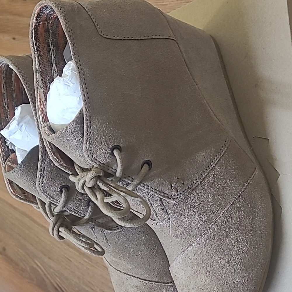 Toms Taupe Suede Wedge Boots new no tag zise 10‎ w.